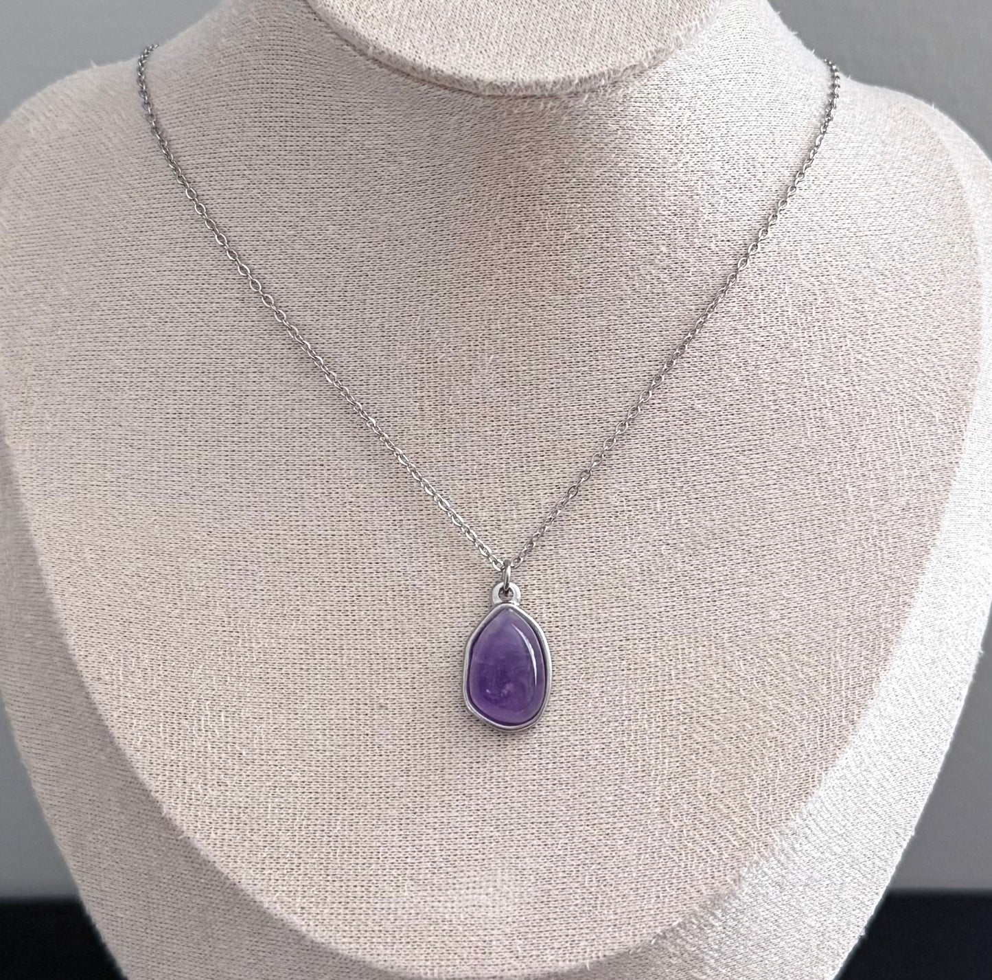 Elara Stone Pendant Necklace