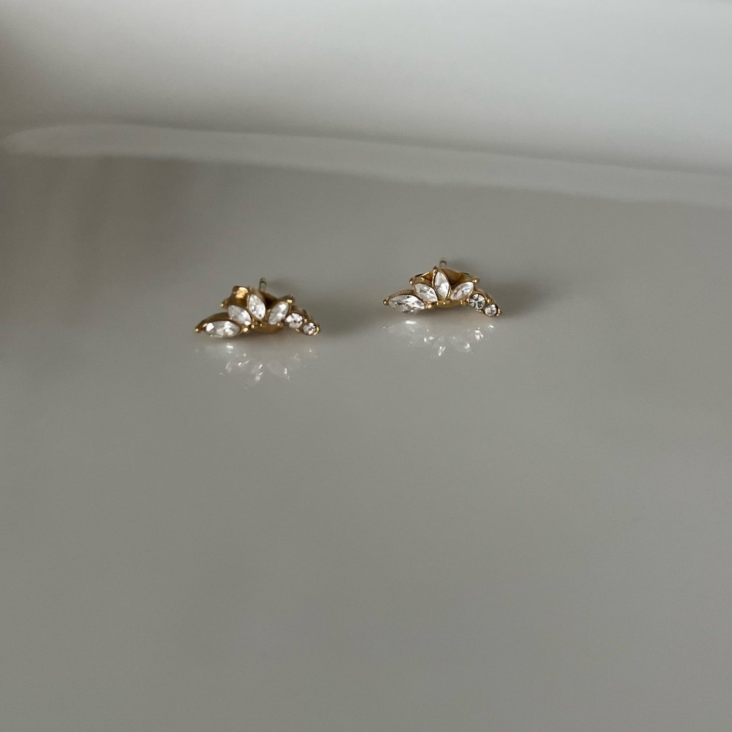 clear zircon stud earrings in gold