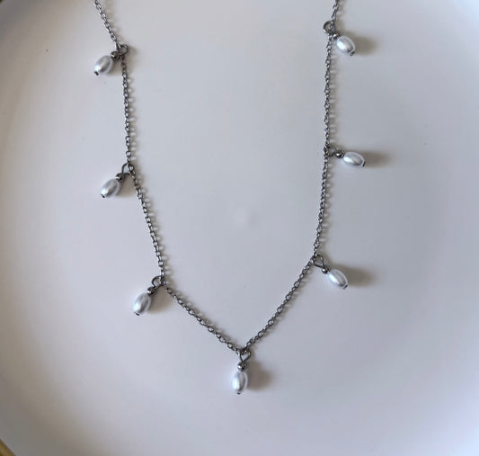 Pearl whisper Necklace
