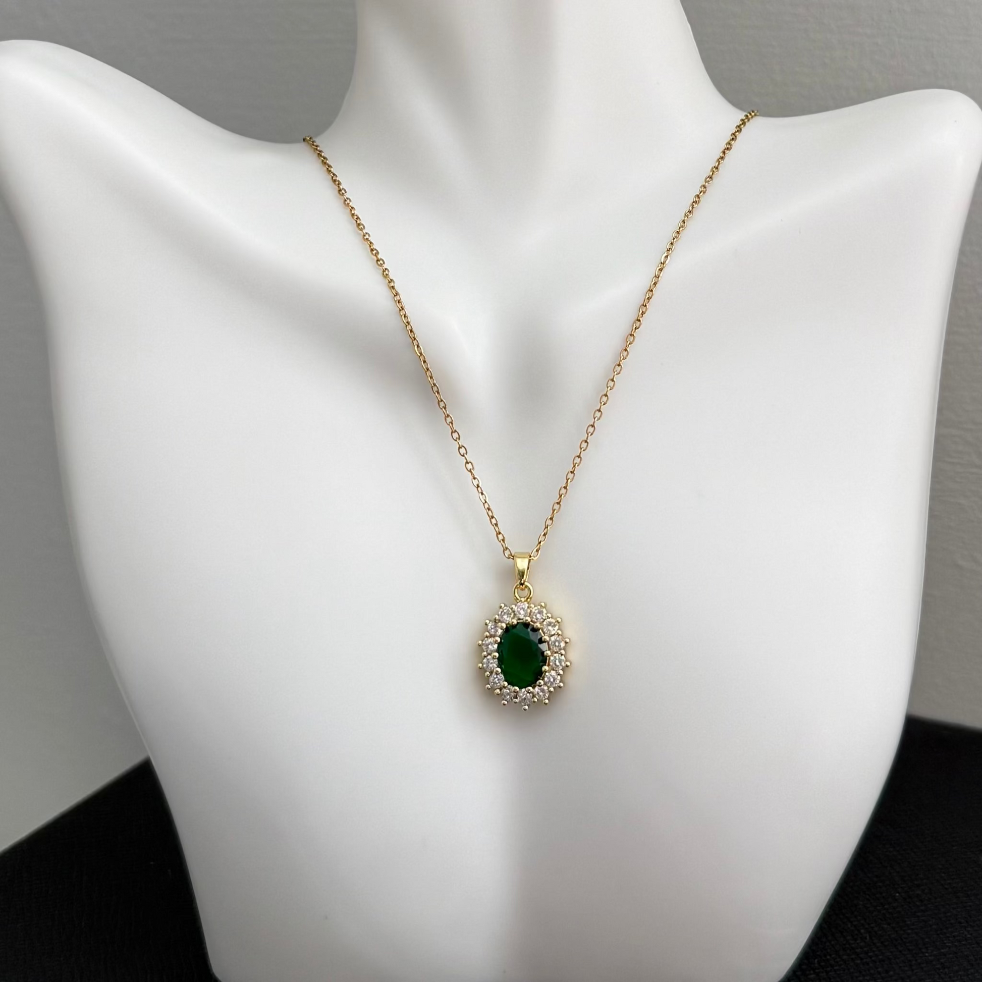 vintage style necklace with emerald rhinestone
