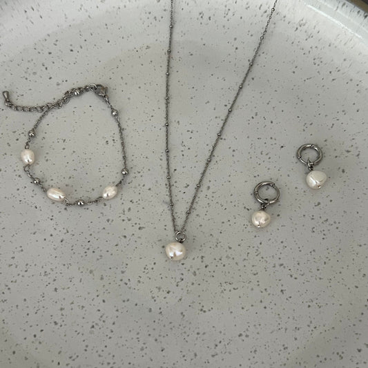 Victoria Fresh Water Pearl Necklace Set