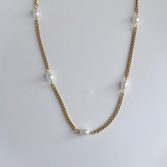 Dainty Pearl Necklace