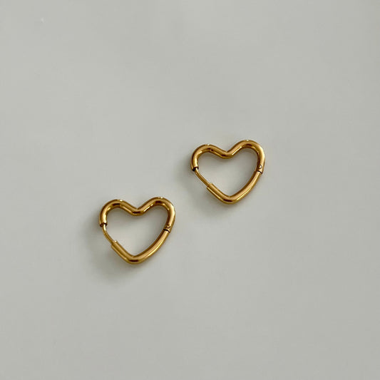 heart shaped earrings gold