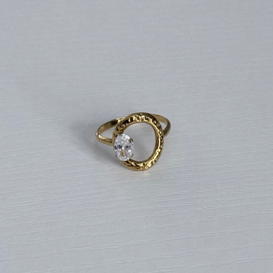Adjustable, gold ring with Zircon stone 