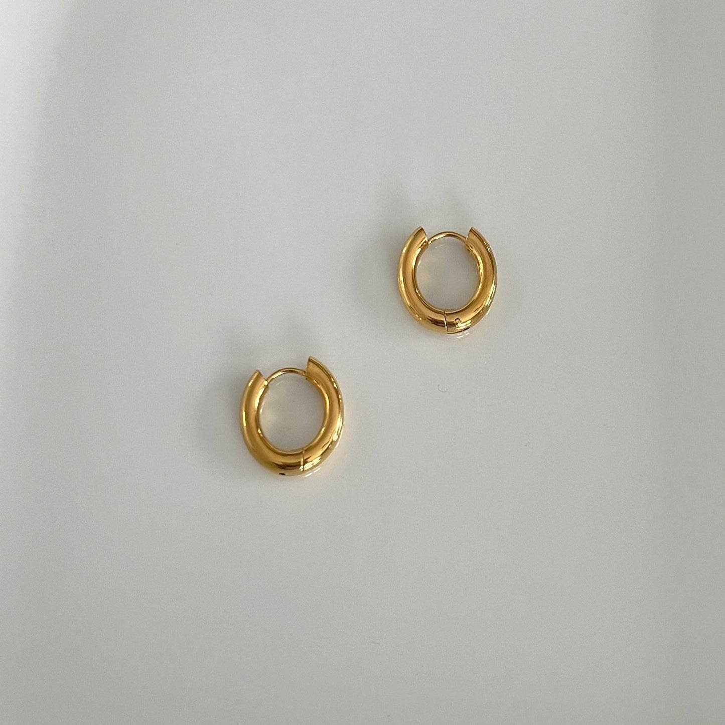 small chunky hoop earrings