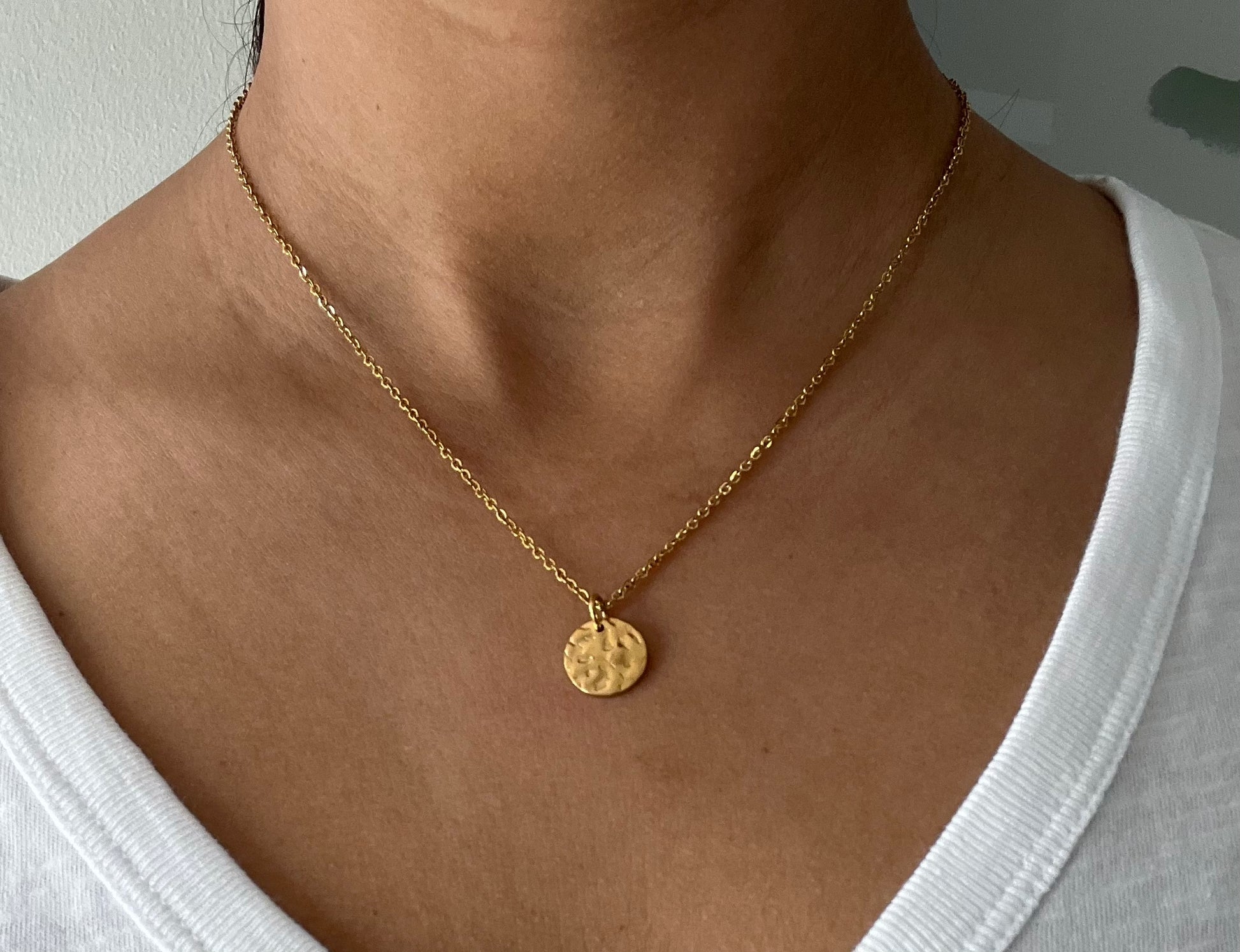 Hammered disc pendant necklace