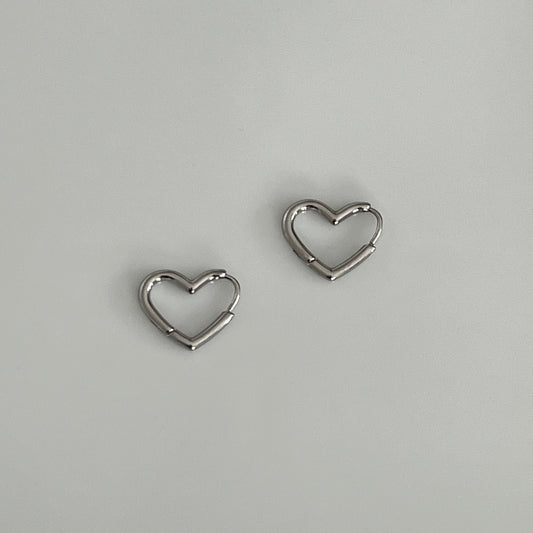 silver heart shaped earrings